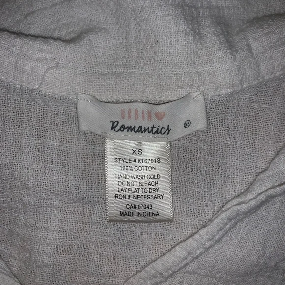 White Buttoned Cropped T-Shirt - Picture 3 of 4